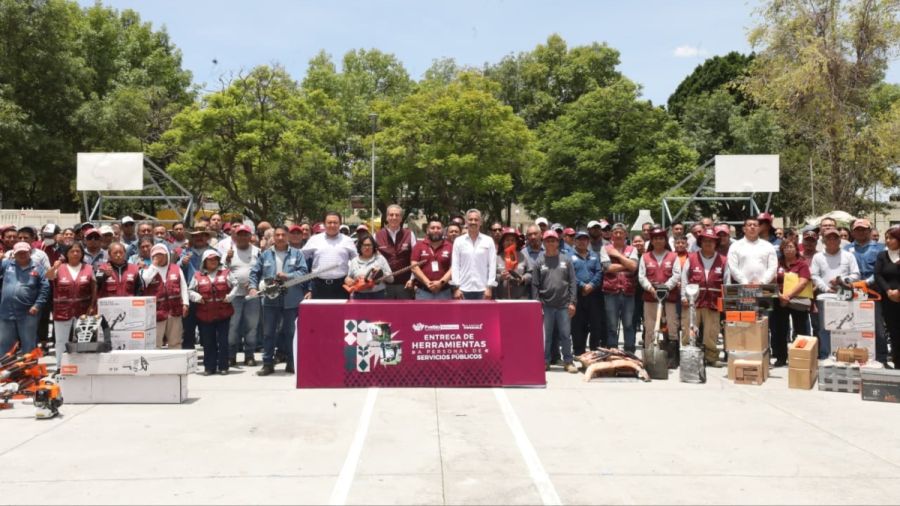 Entrega Pepe Chedraui herramienta a personal de Servicios P&uacute;blicos