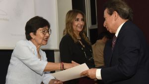 Entrega rectora BUAP reconocimientos por el D&iacute;a del Contador P&uacute;blico