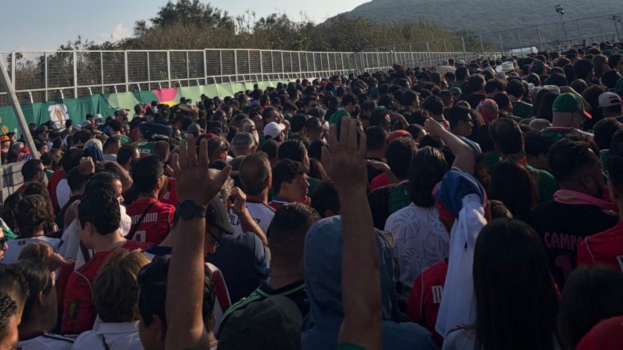 Padecen tapat&iacute;os para llegar al Estadio Guadalajara