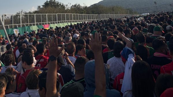 Padecen tapat&iacute;os para llegar al Estadio Guadalajara