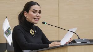 Dice Nayeli Salvatori que aceptar&aacute; sanci&oacute;n de Morena