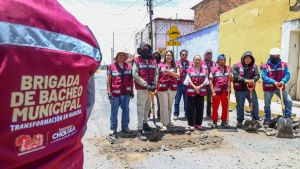Refuerza San Pedro Cholula bacheo en el municipio