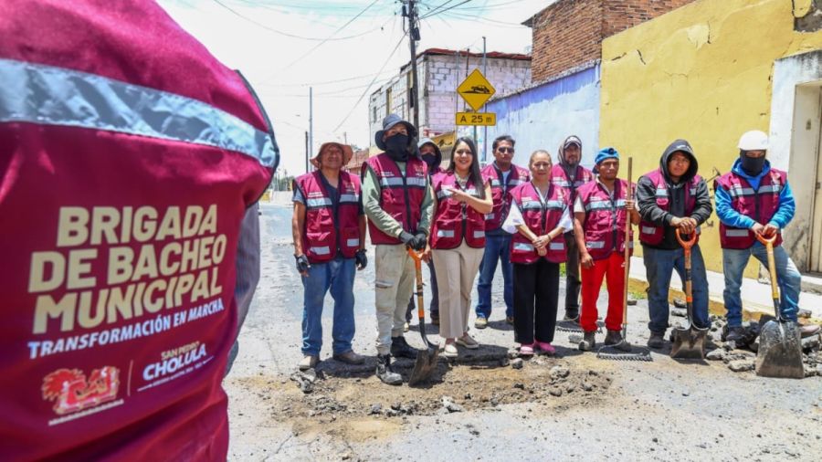 Refuerza San Pedro Cholula bacheo en el municipio