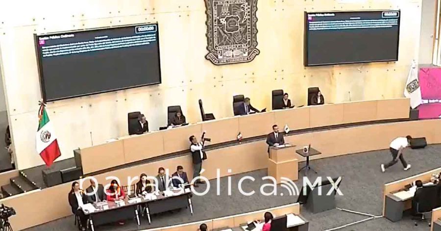 Comparece Jos&eacute; Luis Garc&iacute;a Parra ante el Congreso por el tema del Cableb&uacute;s