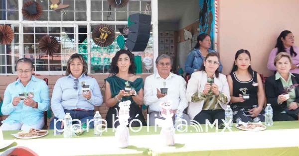 Fortalece Norma Pimentel cercan&iacute;a con la comunidad de Cuautlancingo