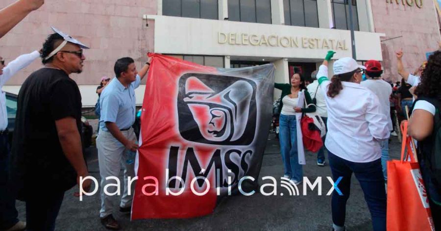 Se suman trabajadores del IMSS de Puebla a marchas nacionales