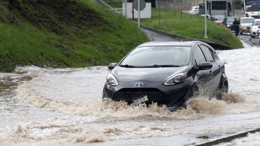 Acad&eacute;mico IBERO Puebla: c&oacute;mo evitar da&ntilde;os en auto durante inundaciones