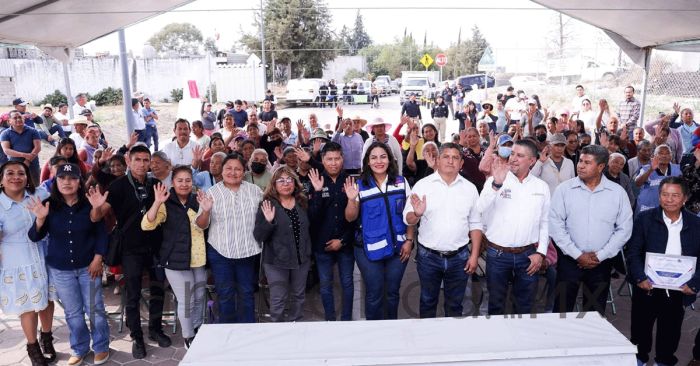 Mejora Lupita Cuautle conexi&oacute;n hacia la V&iacute;a Atlixc&aacute;yotl con entrega de obra