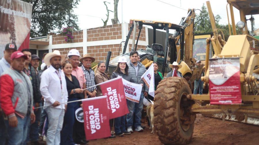 Arranca alcaldesa Bety S&aacute;nchez pavimentaci&oacute;n de calle en Ayehualulco