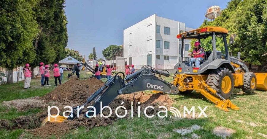 Forma CMIC Puebla a la primera generaci&oacute;n de operadoras de maquinaria pesada