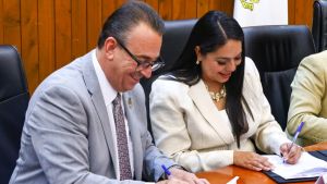 Firma convenio de colaboraci&oacute;n San Pedro Cholula con CANACO
