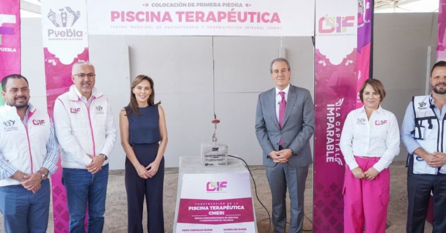 Colocan Pepe Chedraui y MariElise Budib primera piedra de la piscina terap&eacute;utica del CMERI