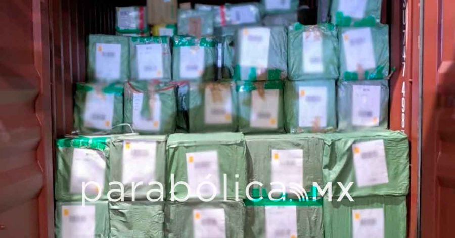 Aseguran m&aacute;s de 14 mil envases de perfune ap&oacute;crifos en la Aduana de L&aacute;zaro C&aacute;rdenas