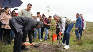 Encabeza Pepe Chedraui reforestaci&oacute;n en el Ecocampus BUAP