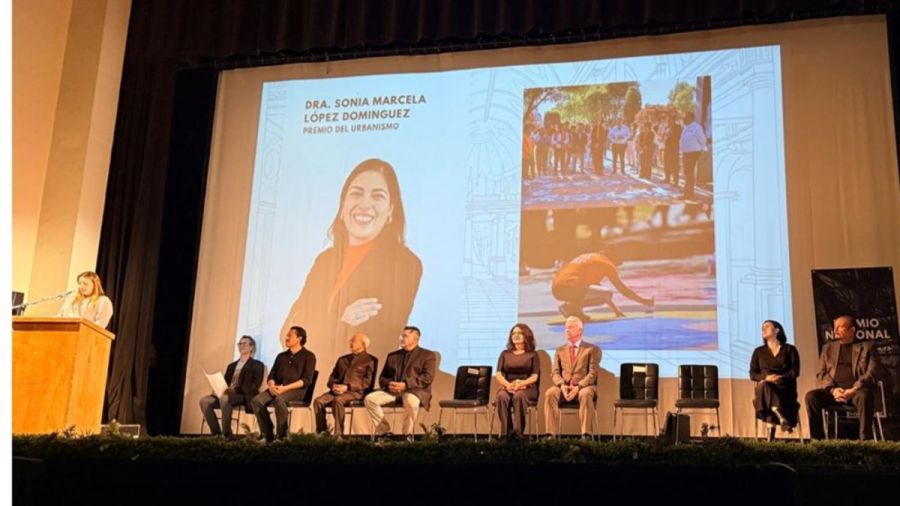 Recibe An&aacute;huac Puebla Premio de Arquitectura en la capital