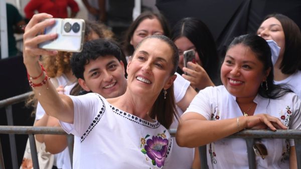 Inaugura presidenta Hospital General Naval de Yukaltep&eacute;n, Yucat&aacute;n