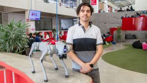 Llega un nuevo integrante a la IBERO Puebla: un perro robot
