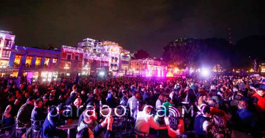 Disfrutan m&aacute;s de 150 mil personas al d&iacute;a el Festival Glow en Puebla: Armenta