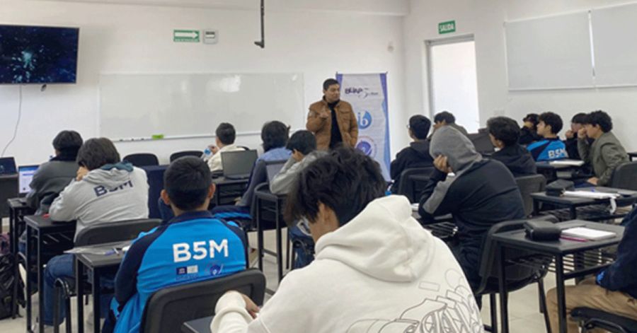 Participa B5M de la BUAP en clase maestra internacional sobre F&iacute;sica de part&iacute;culas