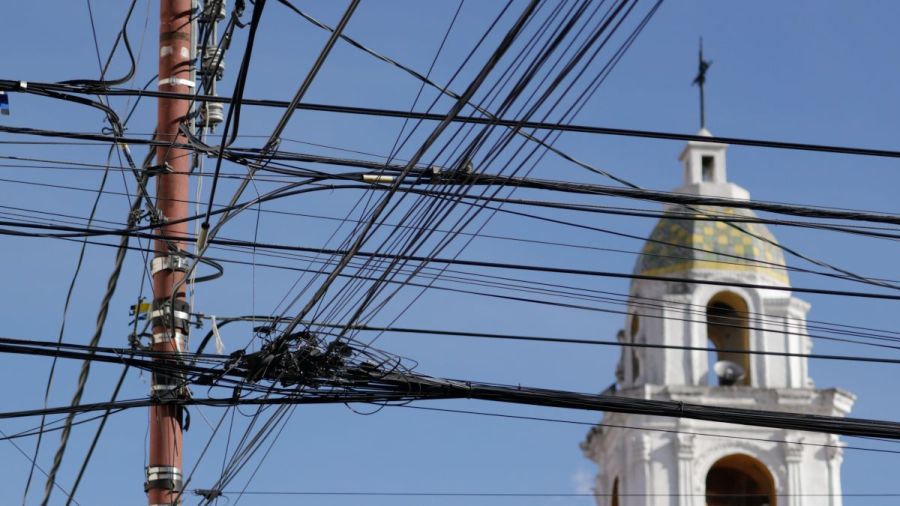 Aprueban exhorto para ordenar y retirar cableado a&eacute;reo en desuso
