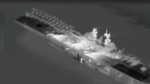 Bombardea Ir&aacute;n a un portaviones estadounidense y su destructor
