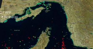 Atraviesan buques iran&iacute;es el estrecho de Ormuz; inicia la reapertura del enclave petrolero