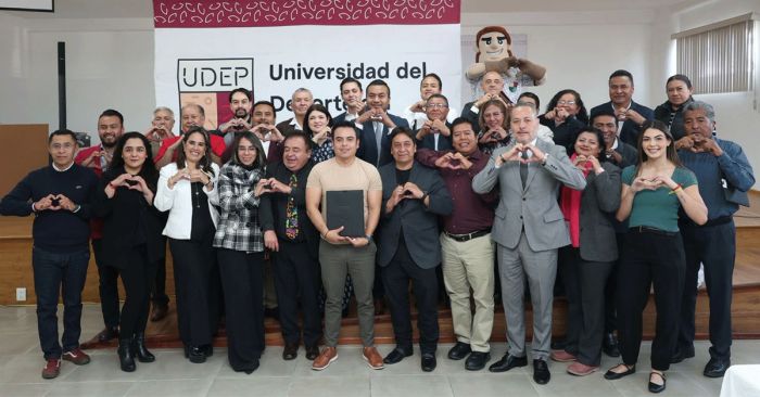 Firma Ayuntamiento de Zacatl&aacute;n convenio con Universidad del Deporte