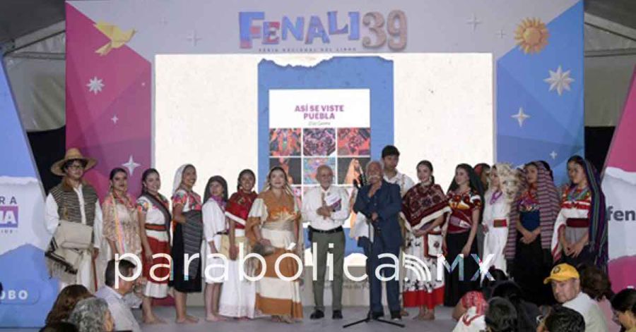 Presentan &ldquo;As&iacute; se viste Puebla&rdquo;, de El&iacute;as Guerra en la FENALI 39