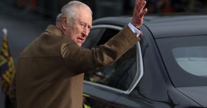 Abuchean y encaran al Rey Carlos III por archivos Epstein