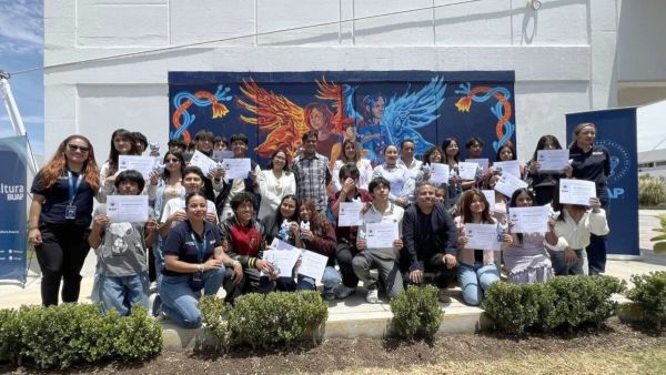 Crean estudiantes un mural en prepa BUAP de Tepeaca