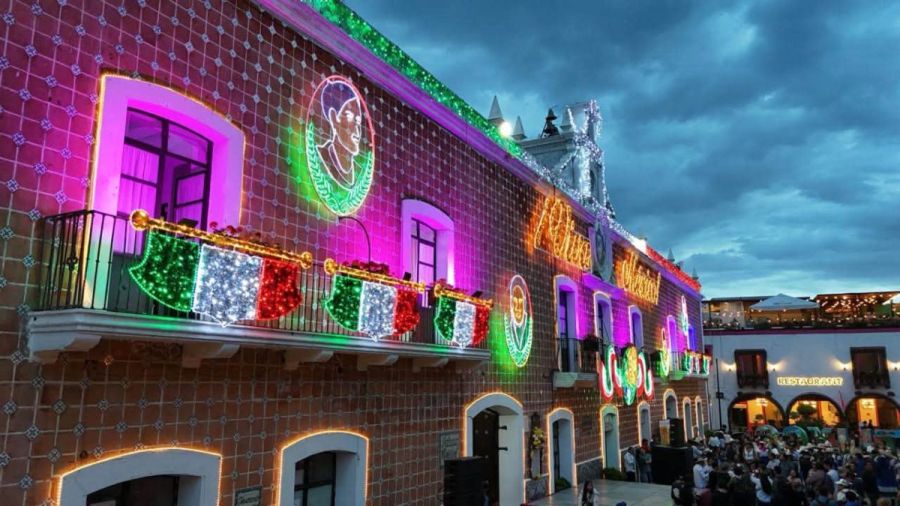 Colocan Bando Patrio en Atlixco; inician festejos tricolores