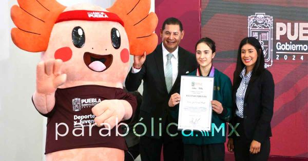 Reconoce Armenta a Mar&iacute;a Jos&eacute; Estrada oro en escalada deportiva de la Olimpiada Nacional
