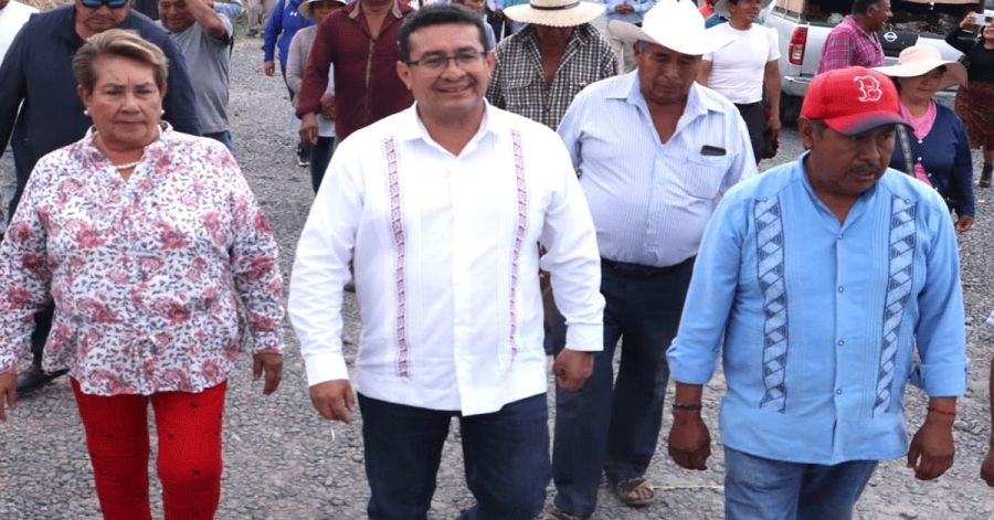 Impulsa P&aacute;vel Gaspar di&aacute;logo con productores de flores para fortalecer al sector