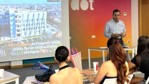 Crea la An&aacute;huac Puebla su Cap&iacute;tulo Madrid de Egresados