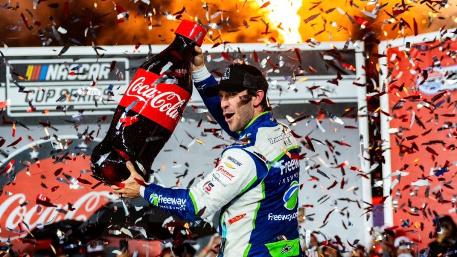 &iexcl;Eso es todo! Con l&aacute;grimas, Dani Su&aacute;rez gana la Nascar en Charlotte