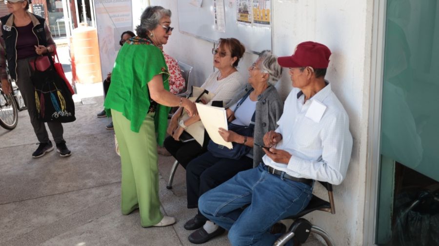 Benefician a personas adultas mayores con jornada en Casa del Abue