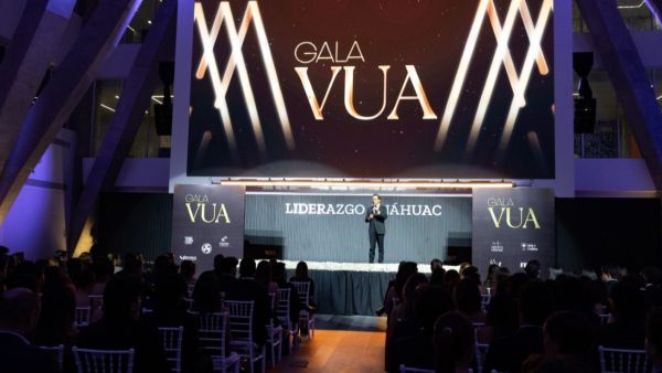 Con Gala de Vida, reconoce An&aacute;huac Puebla impacto social, talento y liderazgo