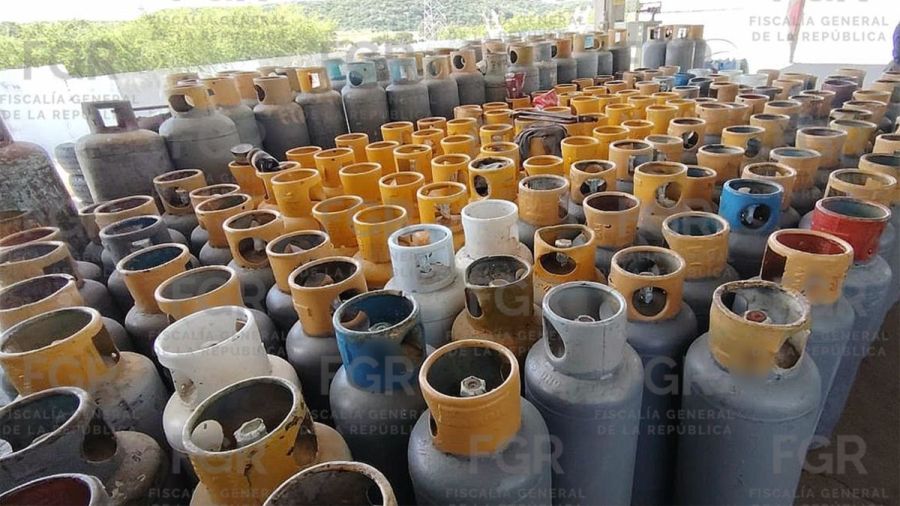 En cateos en Puebla, FGR halla hidrocarburo ilegal y huachig&aacute;s