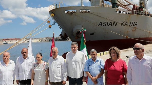 Atraca en Cuba barco con ayuda humanitaria proveniente de M&eacute;xico