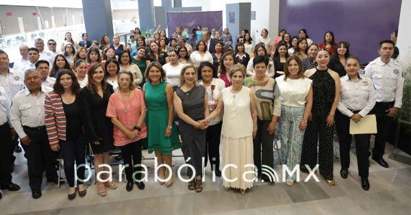 Reconocen labor y compromiso de las madres trabajadoras del Congreso del Estado