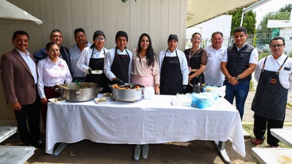 Entrega Tonantzin Fern&aacute;ndez equipo a escuelas de San Pedro Cholula