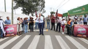 Entrega Pepe Chedraui rehabilitaci&oacute;n vial en la colonia Vicente Guerrero