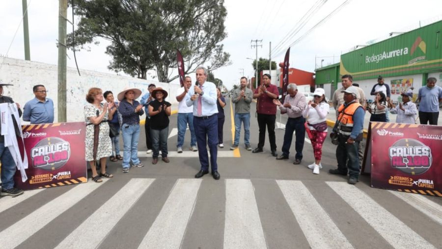 Entrega Pepe Chedraui rehabilitaci&oacute;n vial en la colonia Vicente Guerrero