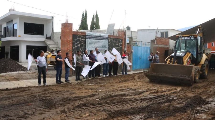 Da Ariadna Ayala banderazo de salida a obra vial