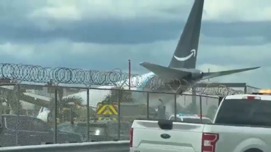 Avi&oacute;n de Amazon se despista e incendia; hay 5 muertos