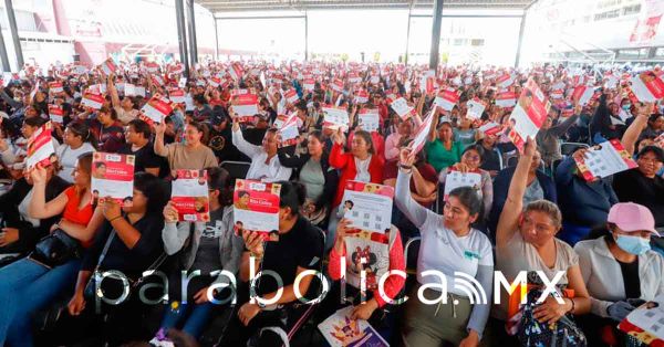 Becas apoyan la econom&iacute;a familiar en M&eacute;xico, destaca Sheinbaum