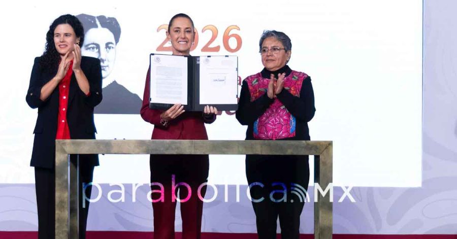 Firma Sheinbaum decreto para fortalecer transparencia gubernamental