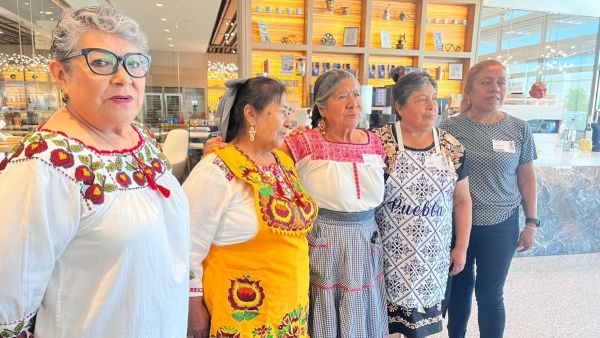 Apoya alcaldesa a cocinera de Zacatl&aacute;n en evento de gastronom&iacute;a