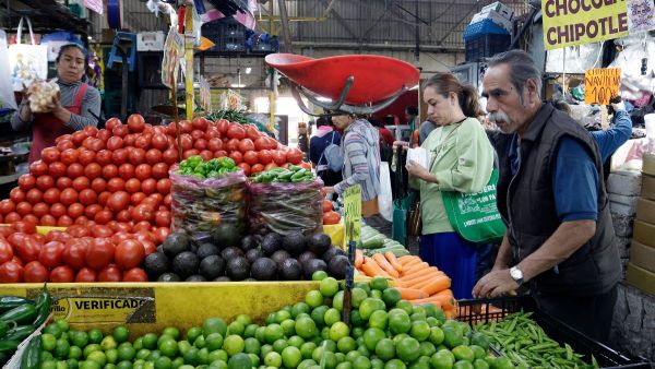 Repunta inflaci&oacute;n en M&eacute;xico en agosto: INEGI; subi&oacute; a 3.26%