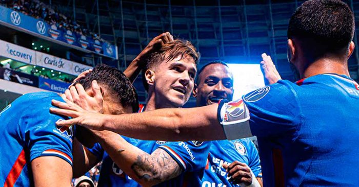 Abarrotan Chivas y Cruz Azul el Cuauht&eacute;moc; la M&aacute;quina venci&oacute; al Guadalajara